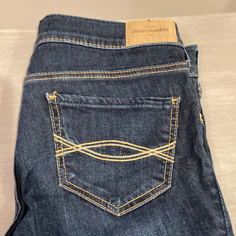 Girls Abercrombie stretch, slim fit jeans.
